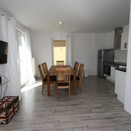 K 103 - Ferienhaus Mit Terrasse Prázdninový dům Röbel